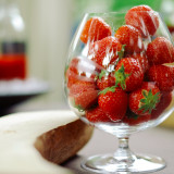 Glass_with_Strawberries_uhd